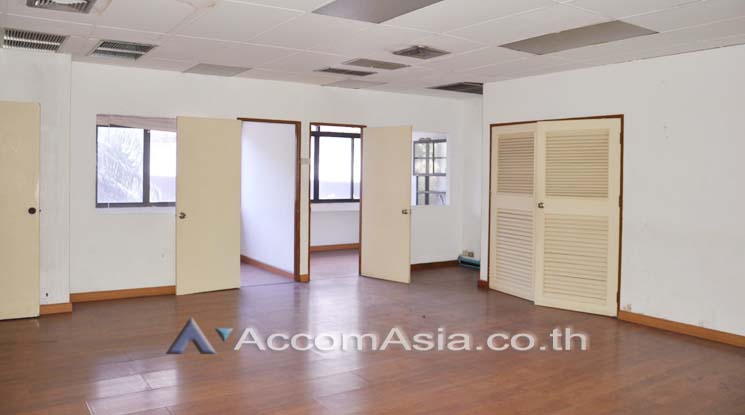 7  Apartment For Rent in Sukhumvit ,Bangkok BTS Nana at Perfect for Pet lovers Apartment, near NIST Intl AA10559